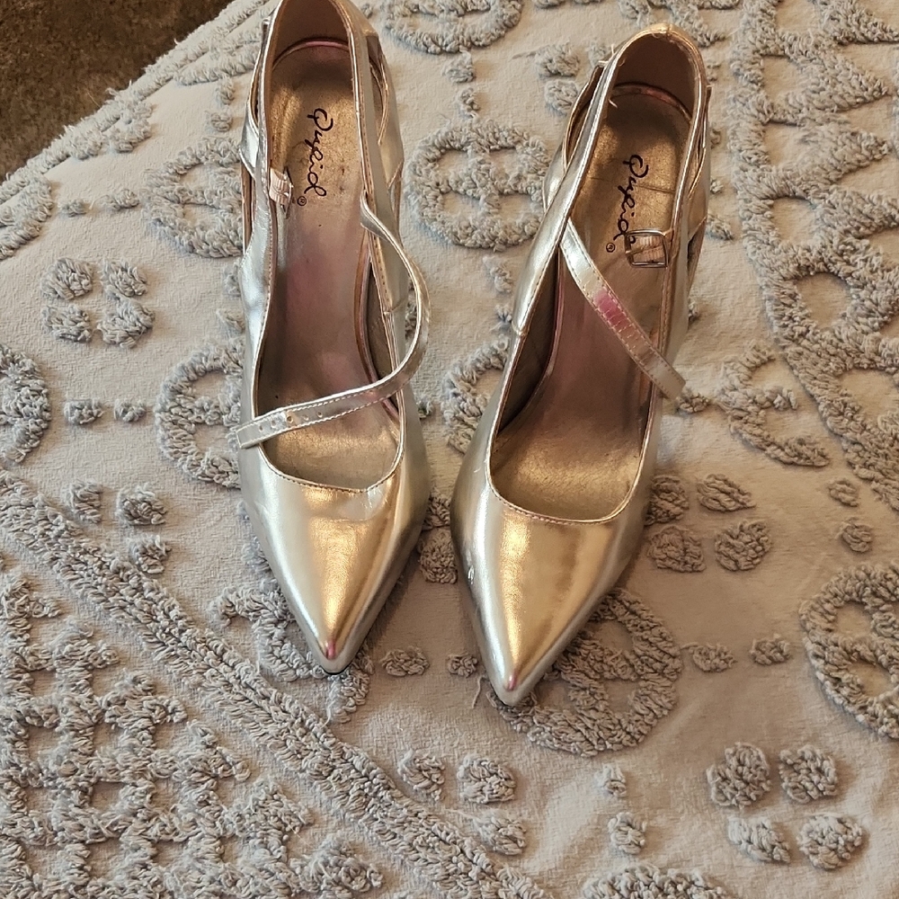 Qupid Shiny Silver Heels